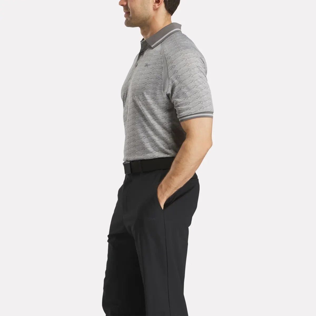 Herren-Poloshirt mit kurzen Ärmeln, tonalem Vector-Jacquard und geripptem Kragen Herren-Poloshirt mit kurzen Ärmeln, tonalem Vector-Jacquard und geripptem Kragen