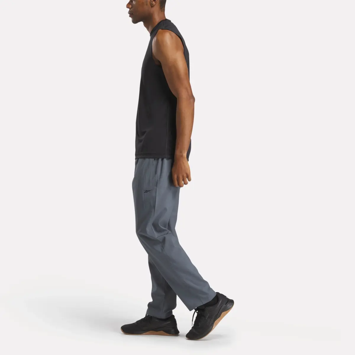 Herren Trainingshose aus gewebtem Material ohne Futter